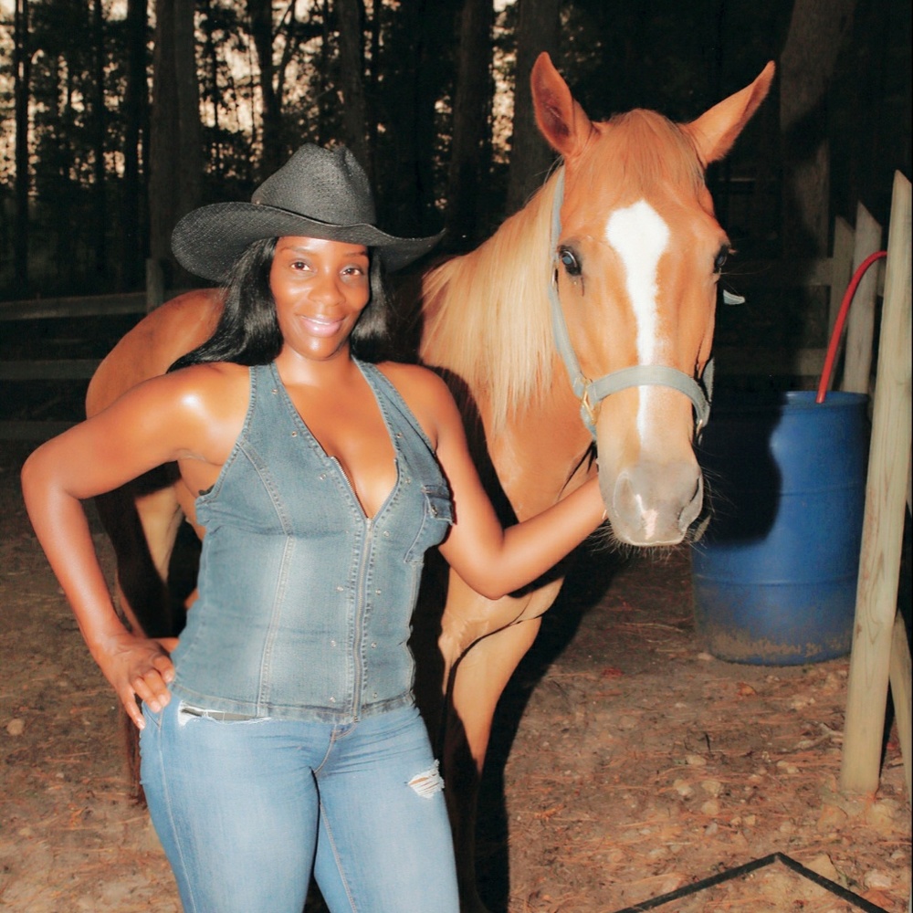 Meet your Posher, Delisha